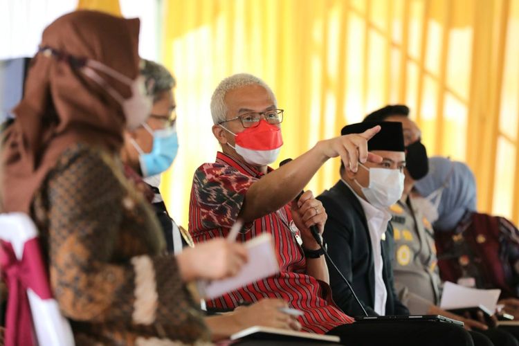 Gubernur Jawa Tengah (Jateng) Ganjar Pranowo dalam Musyawarah Rencana Pembangunan (Musrenbang) Wilayah Kegiatan di Pendopo Kabupaten Pekalongan, Selasa (19/4/2022).