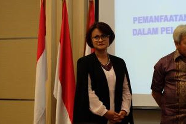 CEO XL Axiata Dian Siswarini di kantor Kemenkominfo, Jakarta, Jumat (18/12/2015)