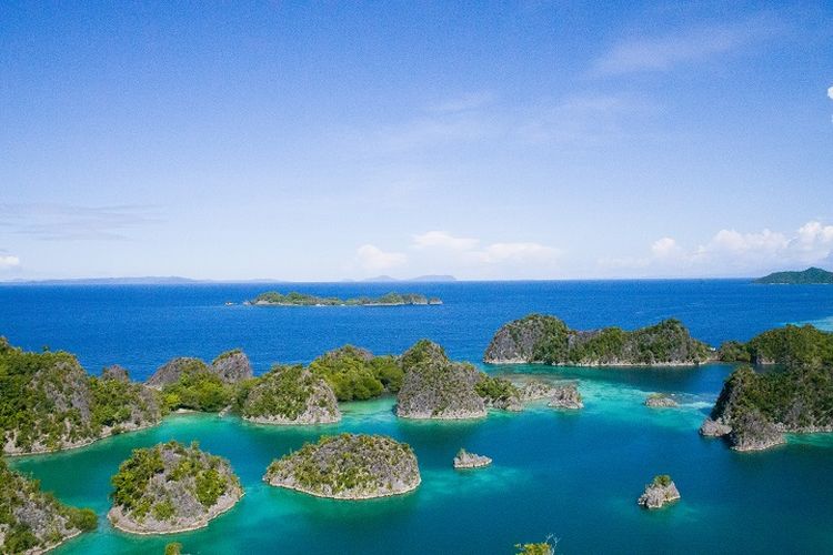 Pemandangan gugusan pulau yang dapat dilihat oleh wisatawan di Piaynemo, Kabupaten Raja Ampat, Provinsi Papua Barat, Selasa (26/10/2021).