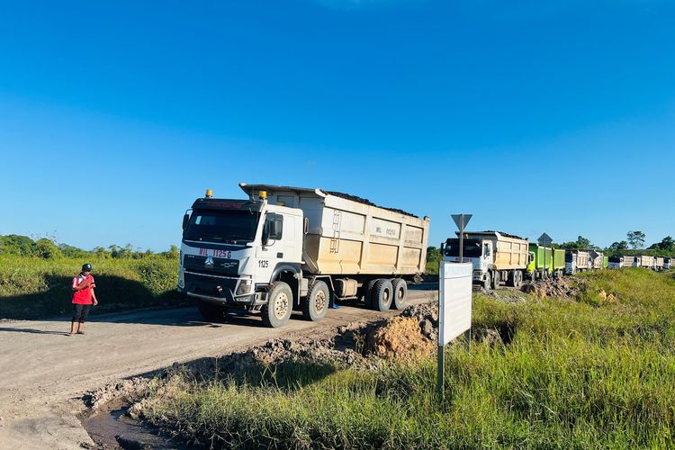 Warga Argosari Kembali Blokade Jalan Tambang, Tagih Janji Ganti Rugi Rumah Rusak