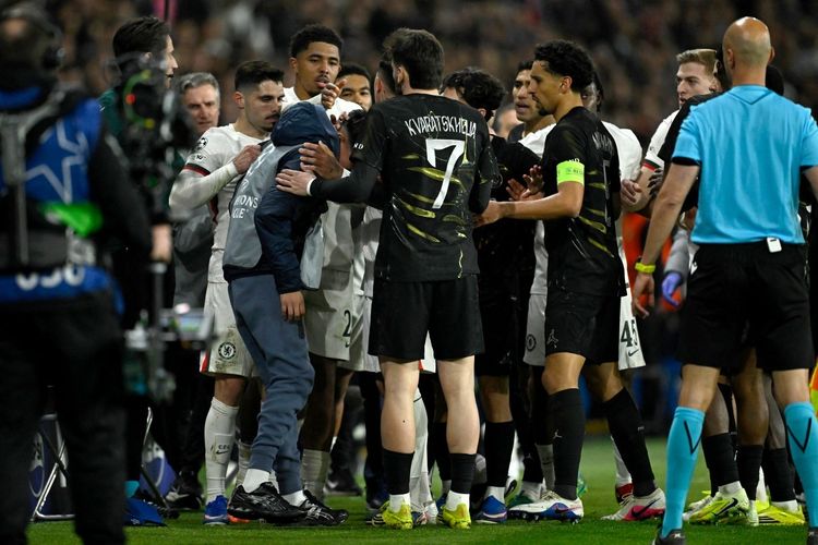 Buntut Kekalahan 5-2 Chelsea, Pedro Neto Klarifikasi Insiden Dorong Anak Gawang PSG