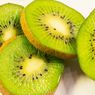 5 Cara Potong Kiwi Berbagai Bentuk untuk Salad Buah