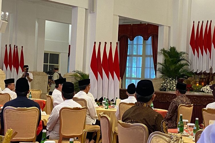 Presiden Joko Widodo mengadakan buka puasa bersama para menteri Kabinet Indonesia Maju di Istana Negara, Jakarta Pusat, Kamis (28/3/2024). 