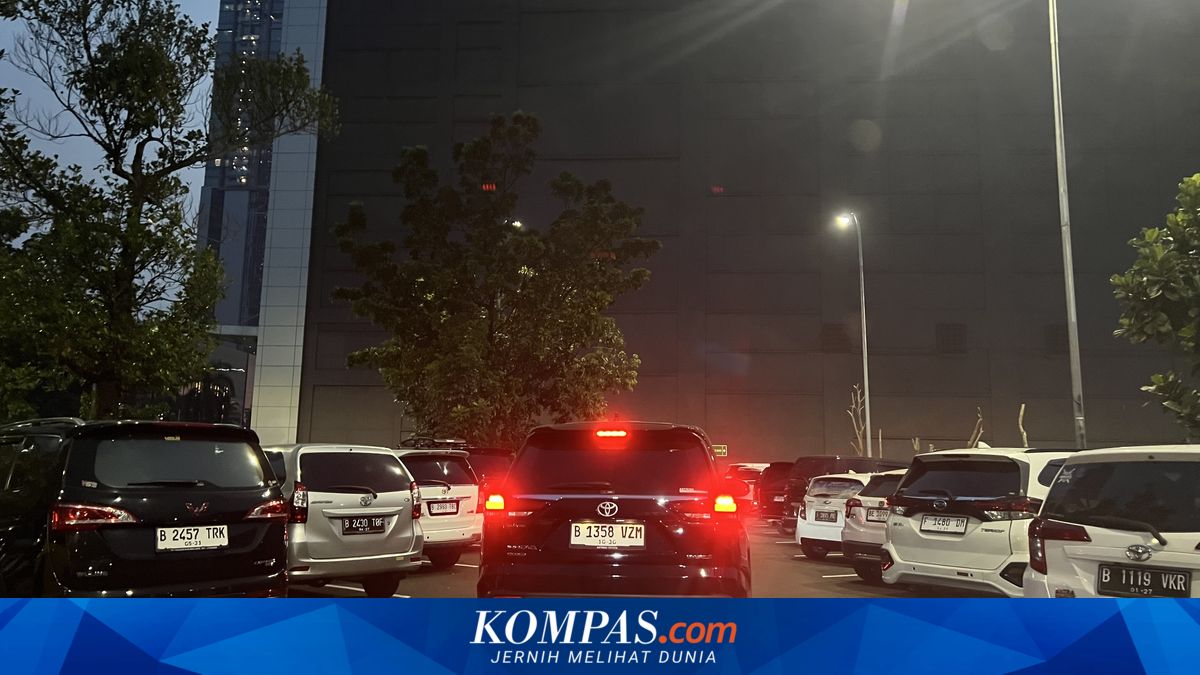 Sulit Cari Parkir di Jakarta Fair 2026, Pengunjung Harus Berputar hingga Menyerah
