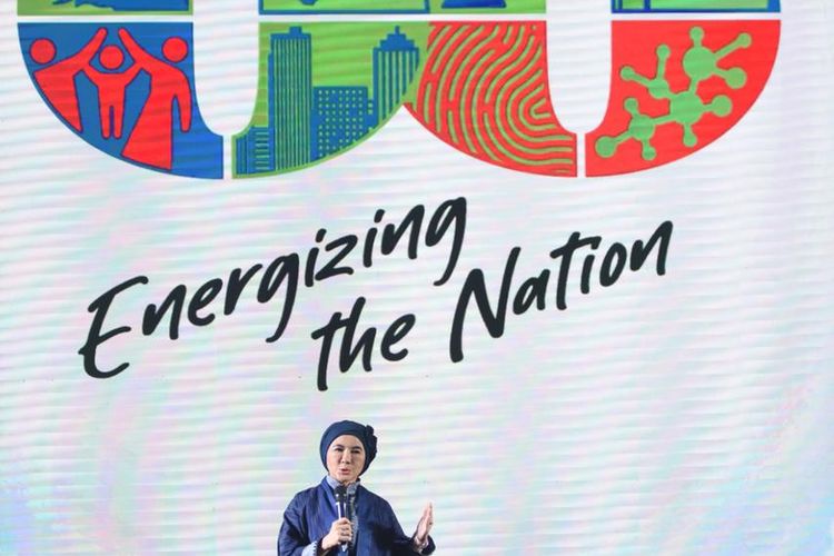 Direktur Utama Pertamina Nicke Widyawati memberikan sambutan saat acara HUT Pertamina 66 Energizing The Nation yang diselenggarakan di Gedung Grha Pertamina, Jakarta pada Senin (11/12/2023)