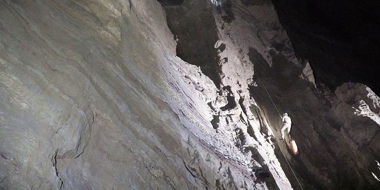 ilustrasi gua Veryovkina, gua terpanjang di dunia.
