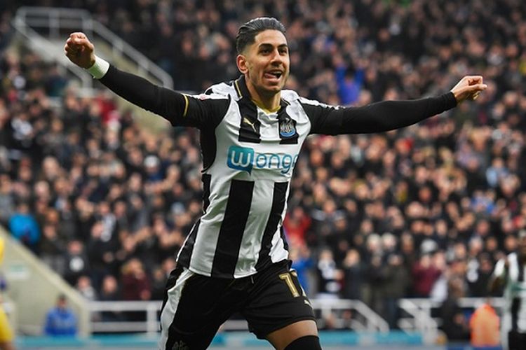 Ayoze Perez merayakan gol Newcastle United ke gawang Preston North End pada pertandingan Divisi Championship di St. James Park, Senin (24/4/2017). 