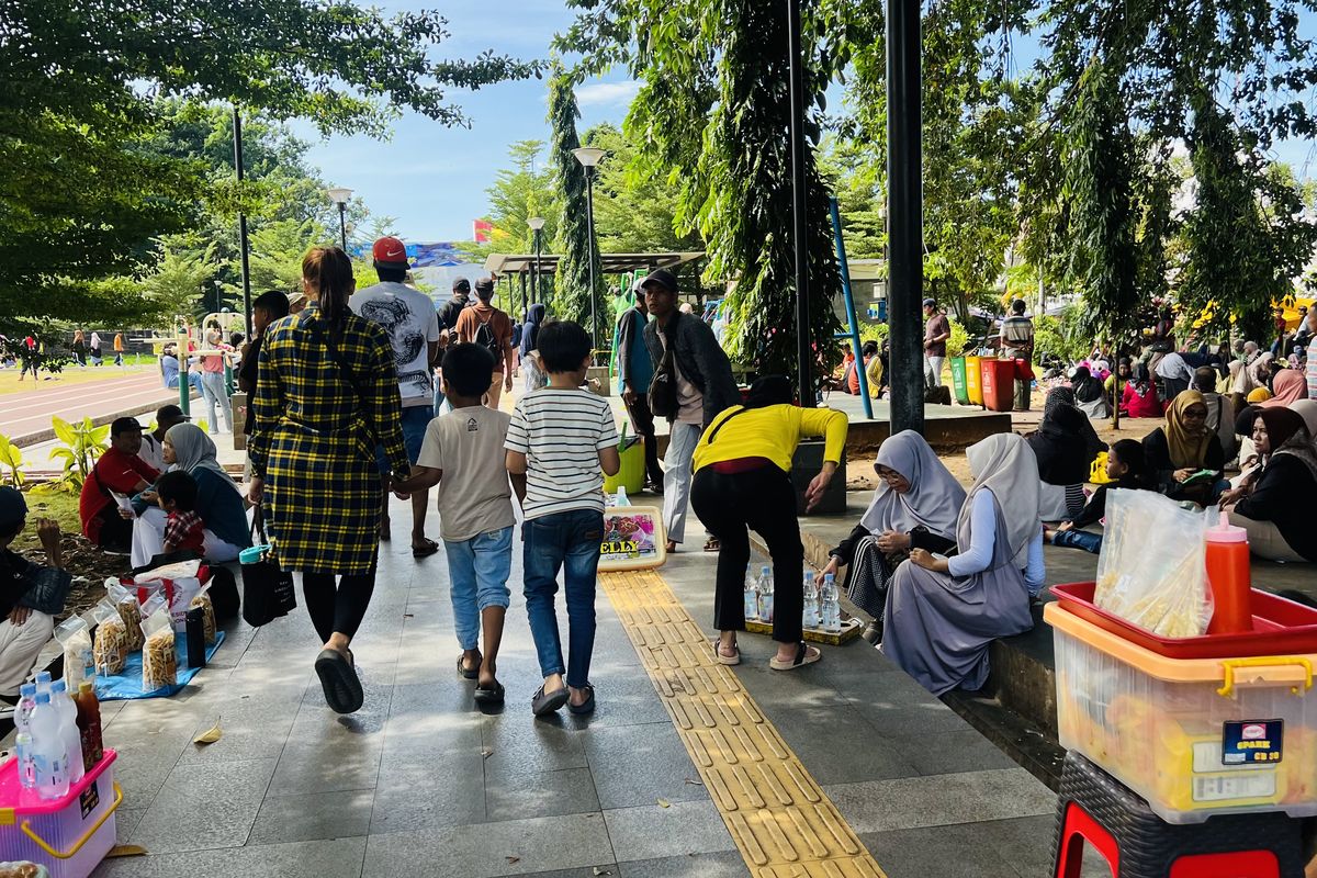 Libur Awal Tahun, Alun-Alun Kota Bogor Dipadati Pengunjung