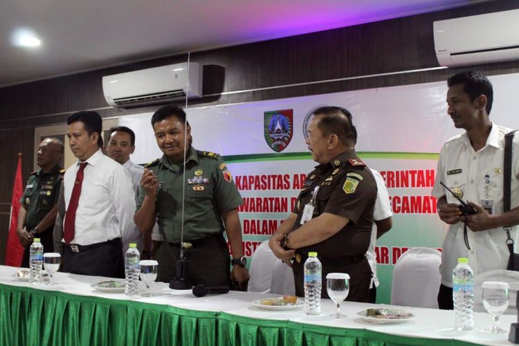 Pembukaan pelatihan peningkatan kapasitas pada bidang hukum bagi Kepala Desa, perangkat dan BPD, Rabu (19/12/2018). Pelatihan ini diikuti 16 Desa di Kecamatan Jombang, Kabupaten Jombang, melibatkan Polres dan Kejari Jombang.