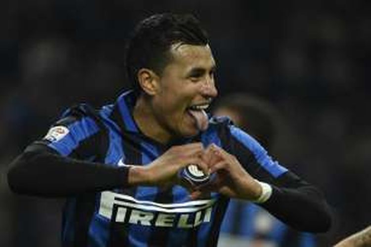 Bek Internazionale Milan, Jeison Murillo, merayakan gol ke gawang Frosinone, dalam lanjutan Serie A di Giuseppe Meazza, 22 November 2015.