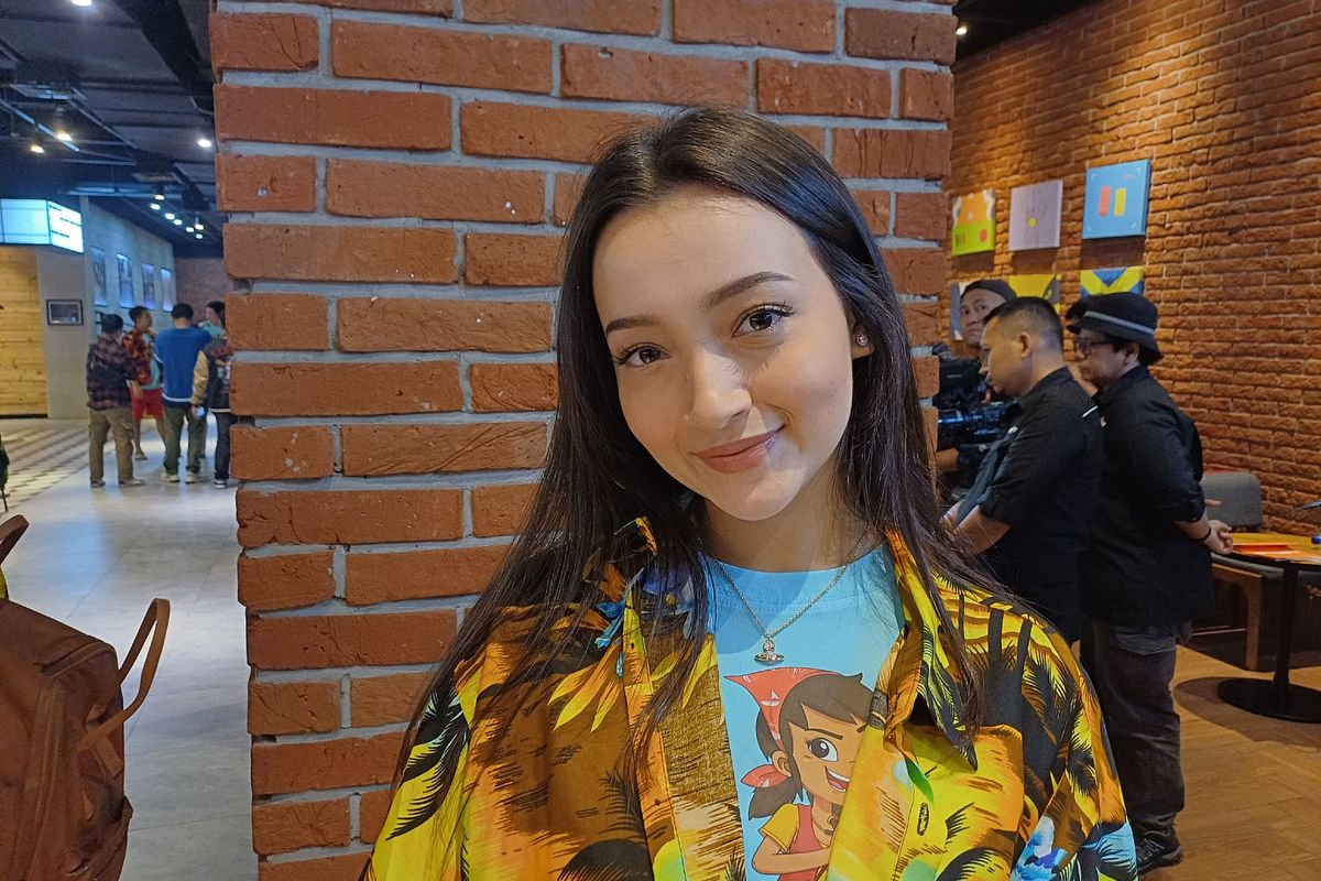 Megan Domani menceritakan pengalaman pertamanya mengisi vokal animasi di film Si Juki The Movie: Harta Pulau Monyet di fX Sudirman, Jakarta Selatan, Rabu (5/6/2024).