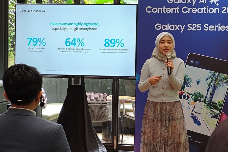 Ummu Hanni, Associate Director Kantar Indonesia; Anjas Maradita, Content Creator & AI Enthusiast dalam acara Galaxy AI for Content Creation di Jakarta Selatan, Kamis (6/2/2025).