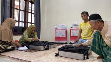 Tekun Menabung dari Jualan Polo Pendem, Lansia 96 Tahun Berangkat Haji