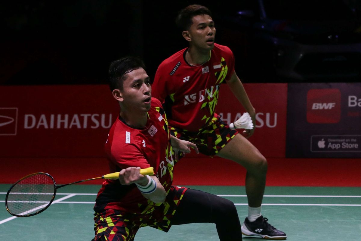 Ganda putra Indonesia, Fajar Alfian/Muhammad Rian Ardianto bertanding melawan ganda putra China, Liang Wei Keng/Wang Chang pada laga final Indonesia Masters 2022 di Istora Senayan, Jakarta, Minggu (12/6/2022). Fajar/Rian tampil sebagai juara setelah menaklukkan Liang/Wang dengan skor 21-10, 21-17.