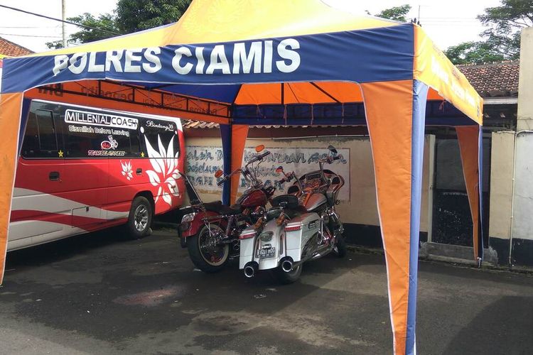 Dua sepeda motor gede yang terlibat kecelakaan hingga mengakibatkan dua bocah kembar meninggal dunia diamankan di Mapolres Ciamis, Senin (14/3/2022).