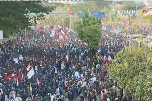 Situasi Terkini Demo di Sekitar DPR, Tol Dalam Kota Lumpuh