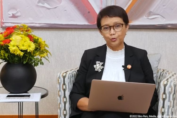 Menteri Luar Negeri Retno Marsudi menyampaikan keterangan pers update kegiatan Presiden Joko Widodo dari Muenchen, Jerman, Senin (27/6/2022) malam waktu Jerman. 