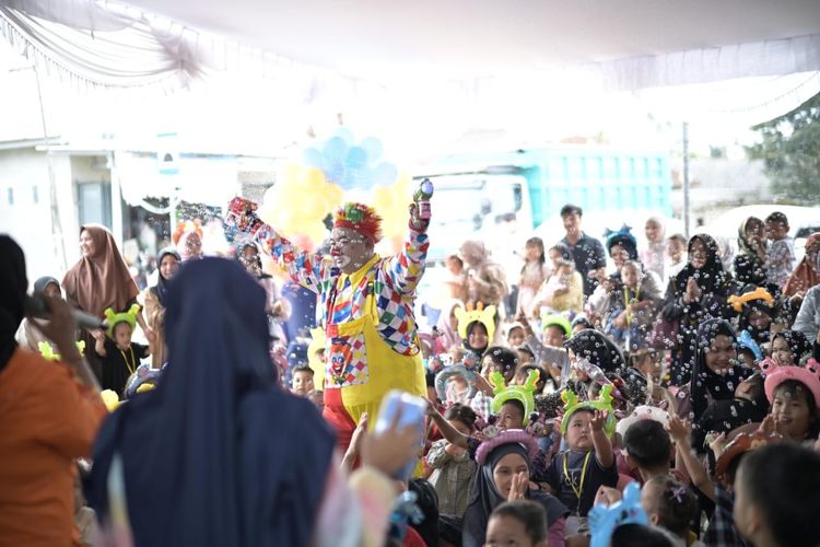 Sosok Bripka Rian, Lakoni Hobi Jadi Badut dan Isi Acara Gratis demi Tebar Tawa Anak Panti Asuhan