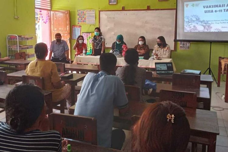 Menjelang vaksinasi anak usia 6-11 tahun di Kota Ambon, Pemerintah Kota Ambon mulai menggelar sosialisasi di sekolah-sekolah di wilayah tersebut, Kamis (6/1/2022)