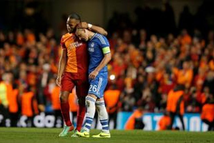 Penyerang Galatasaray, Didier Drogba, dan kapten Chelsea, John Terry. 