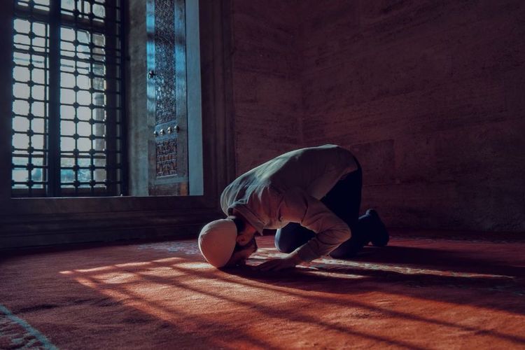 Bacaan Doa Sholat Taubat: Lengkap Teks Arab, Latin, dan Terjemahannya