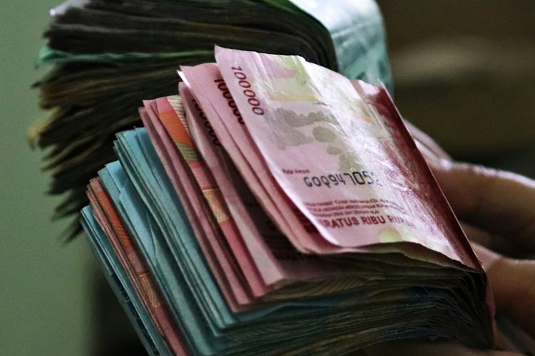 Ilustrasi upah, pencairan BSU 2025.