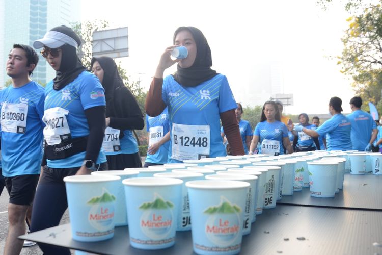 Le Minerale menjadi hydration partner pada ajang HiBank Jakarta Marathon 2023 Powered by Le Minerale di Plaza Utara Gelora Bung Karno (GBK), Jakarta, Minggu (22/10/2023). 