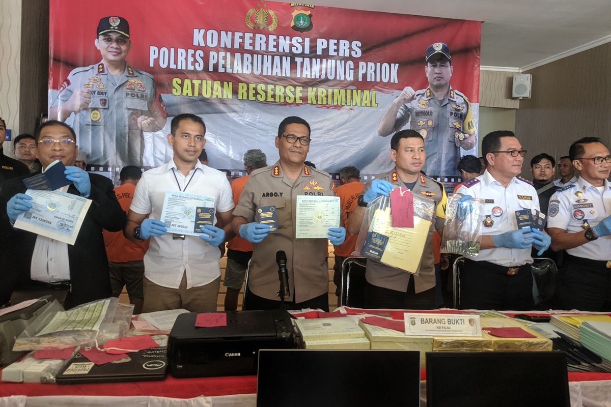 Press release pengungkapan sindikat pemalsuan KIR oleh Polres Pelabuhan Tanjung Priok, Rabu (11/9/2019)