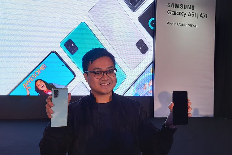  Product Marketing Manager Samsung Indonesia Irfan Rinaldi memperkenalkan Galaxy A71 dan Galaxy A51 dalam acara peluncurannya di Jakarta, Selasa (14/1/2020). 