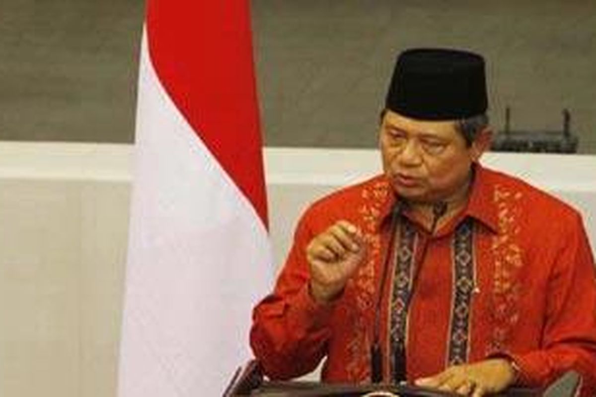 Presiden Susilo Bambang Yudhoyono menyampaikan pidato mengenai hubungan RI-Malaysia usai berbuka puasa bersama prajurit dan perwira TNI di Mabes TNI, Cilangkap, Jakarta Timur, Rabu (1/9/2010) petang.