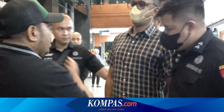 Detik-detik Penangkapan Saksi Sidang BTS 4G oleh Tim Kejagung Usai Beri Keterangan