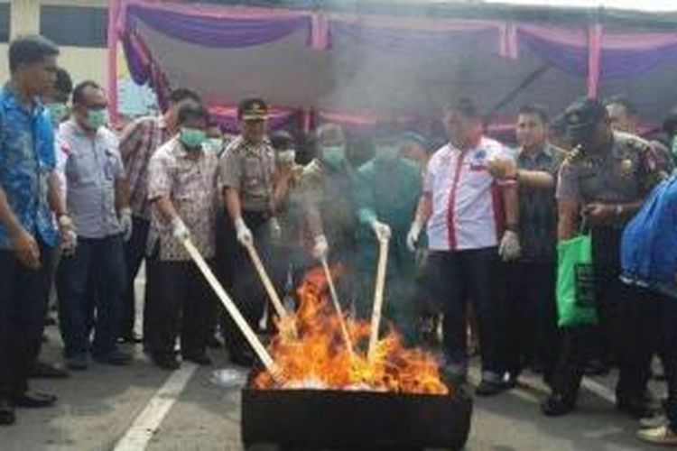 Polresta Medan musnahkan narkoba Rp 8,7 miliar, Sabtu (28/6/2014).