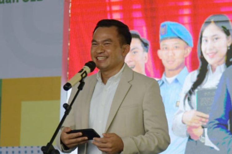 Kepala Disdik Jabar Wahyu Mijaya di SMK 12 Kota Bandung, Jawa Barat, Senin (17/7/2023).