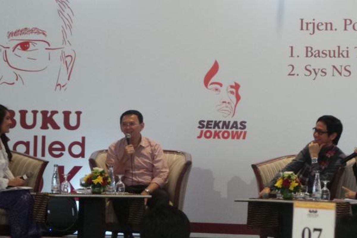 Calon wakil gubernur DKI Jakarta Basuki Tjahaja Purnama atau Ahok bersama Addie MS dan Sys NS dalam acara bedah buku 