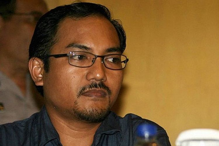 Saya tidak setuju dengan pendapat Osama bin Laden, yang mengatakan boleh membunuh warga sipil di mana saja, karena bertentangan fiqh jihad, kata Nasir Abas.