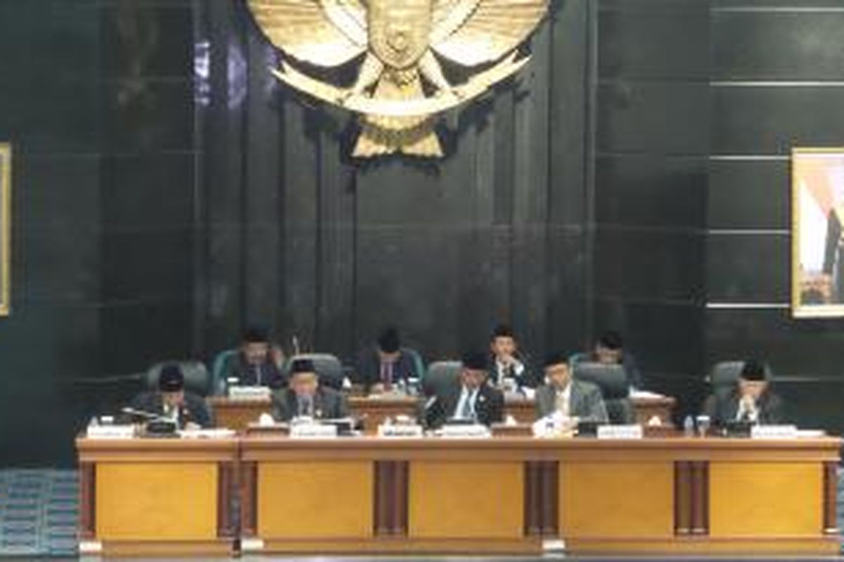 Para pimpinan DPRD DKI saat mendengarkan pidato Gubernur DKI Jakarta Basuki Tjahaja Purnama tentang rancangan anggaran pendapatan dan belanja daerah (RAPBD) 2015, di Gedung DPRD DKI, Senin (12/1/2015)