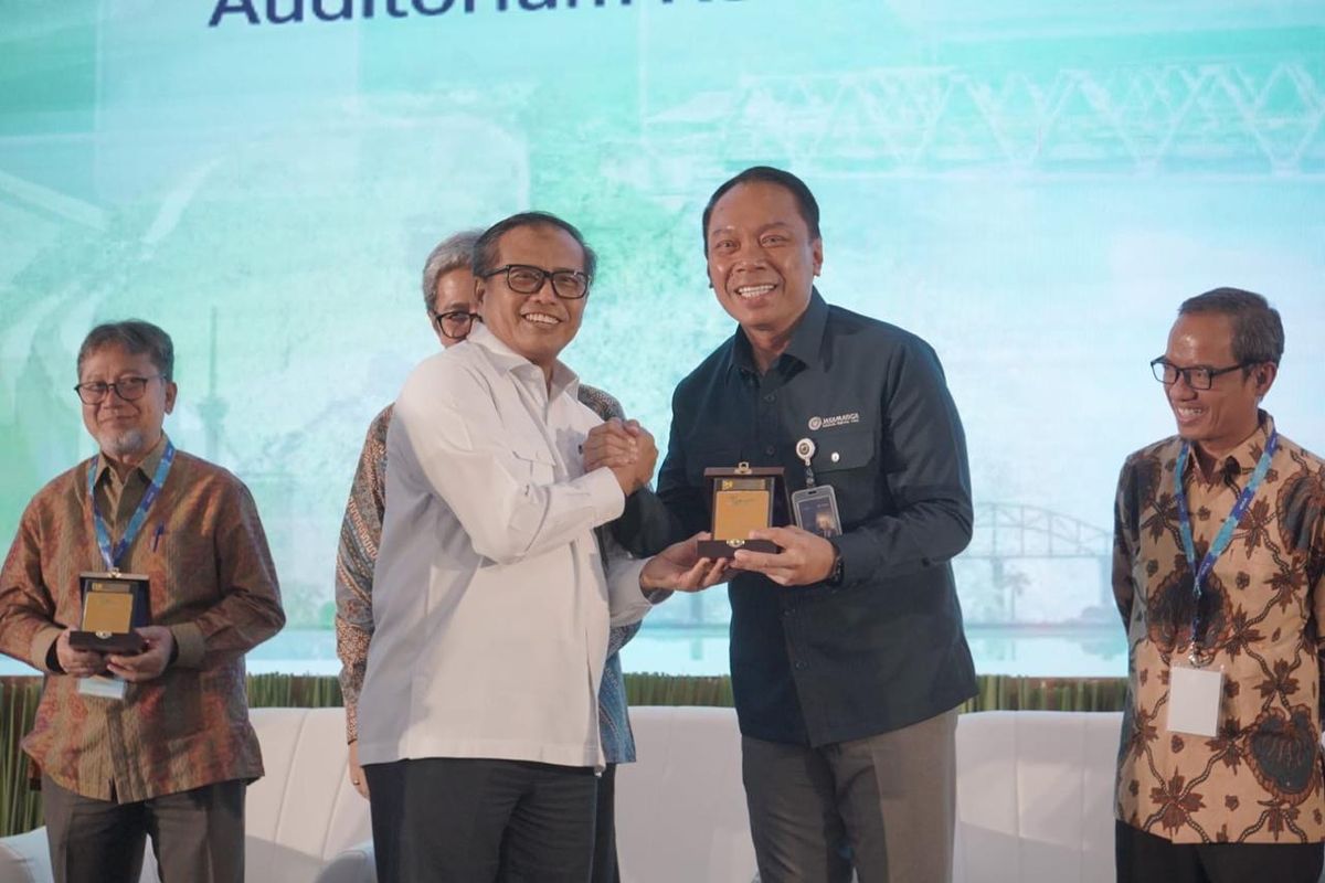 Direktur Utama (Dirut) PT Jasa Marga (Persero) Tbk Rivan A Purwantono menjadi narasumber utama dalam Forum Creative Infrastructure Financing Day (CreatIFF) 2025 di Auditorium Kementerian PU, Jakarta, Selasa (3/6/2025).
