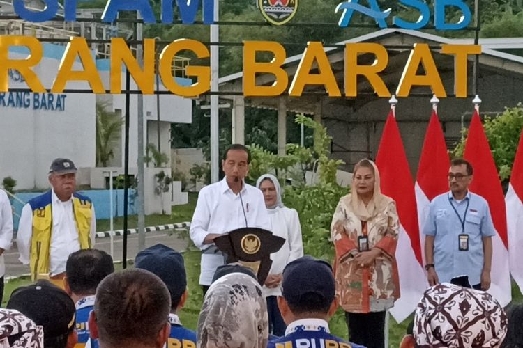 Presiden Joko Widodo (Jokowi) sambutan di acara peresmian Sistem Penyediaan Air Minum (SPAM) Semarang Barat, Kota Semarang, Jawa Tengah (Jateng).