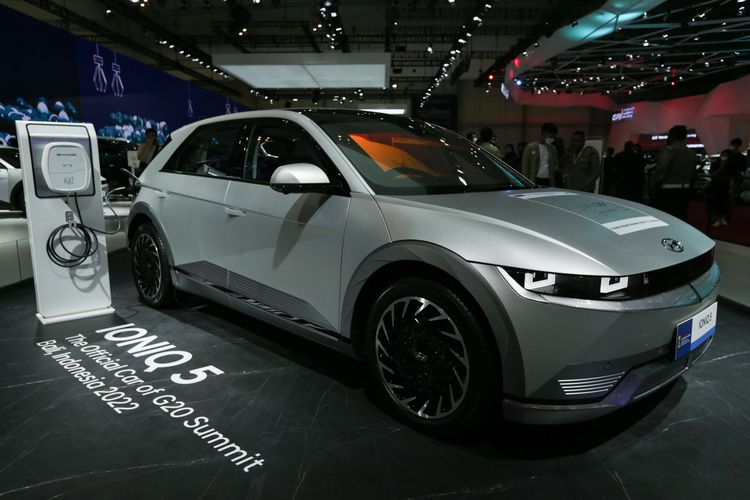 Foto stok: Mobil listrik Hyundai Ioniq 5.
