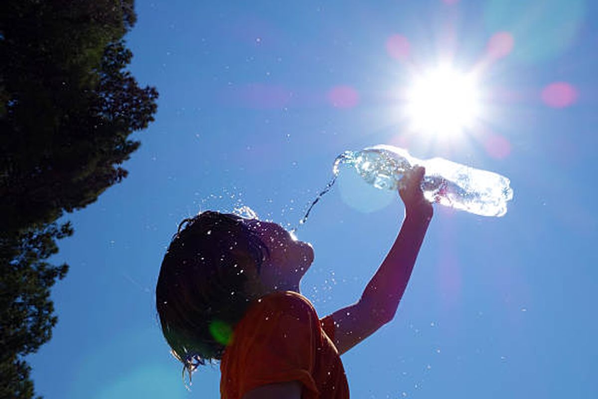 Ada empat tingkatan penyakit akibat panas, dari yang ringan hingga paling serius, yaitu edema panas, kram panas, heat exhaustion, dan heatstroke. 
