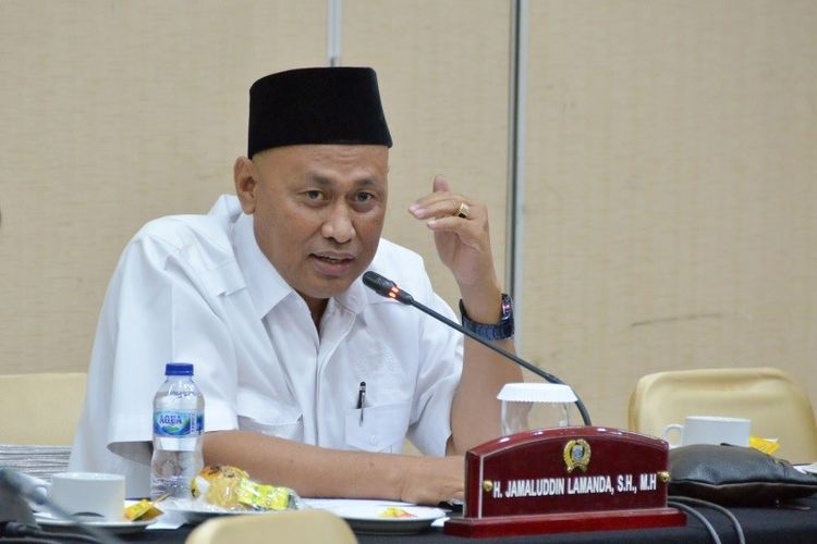 Anggota Komisi D DPRD DKI Jakarta Jamaluddin Lamanda saat menghadiri Raperda APBD Tahun 2024 di Grand Cempaka, Puncak Bogor, Jawa Barat. 