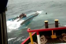 Kapal Penangkap Cumi Terbalik Dihantam Badai, 9 Orang Terombang-ambing di Laut Jawa