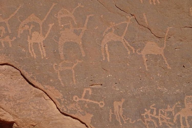Ilustrasi petroglif di Gurun Wadi Rum, Yordania.