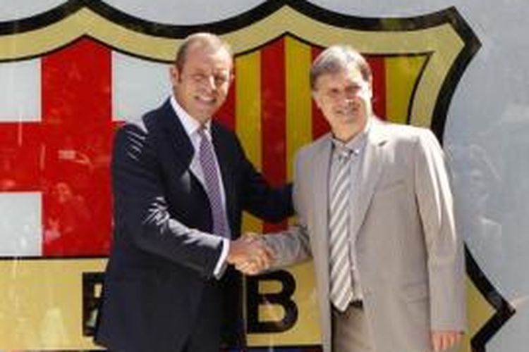 Presiden Barcelona, Sandro Rosell (kiri) dan pelatih Barcelona, Gerardo Martino (kanan).