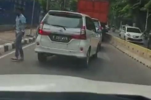 Viral Video Mobil Dilempari Batu di Menteng, Polisi Sebut Berawal dari Senggolan