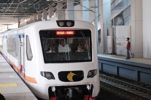 Mencoba Naik Kereta Bandara Soekarno Hatta...