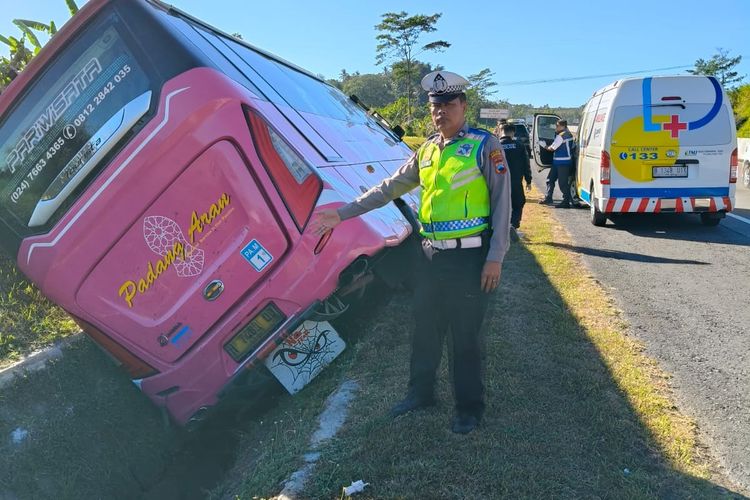 Bus Masuk Parit Jalan Tol Semarang-Solo, Dua Orang Meninggal Dunia