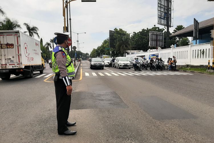 Kondisi arus lalu lintas di Prambanan, Kabupaten Sleman masih normal. Sampai dengan 29 April 2022 belum ada peningkatan signifikan volume kendaraan baik yang masuk ke Yogyakarta maupun keluar