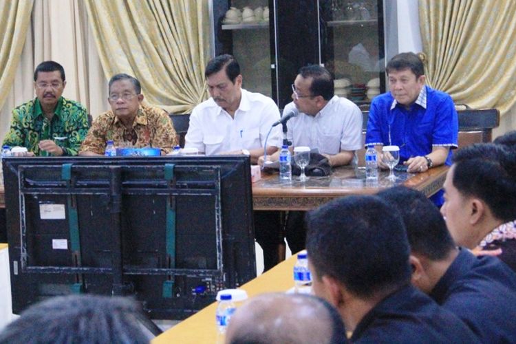 Rapat persiapan pesta adat dan resepsi putri Presiden Joko Widodo dihadiri tiga menteri, Sabtu (18/11/2017)