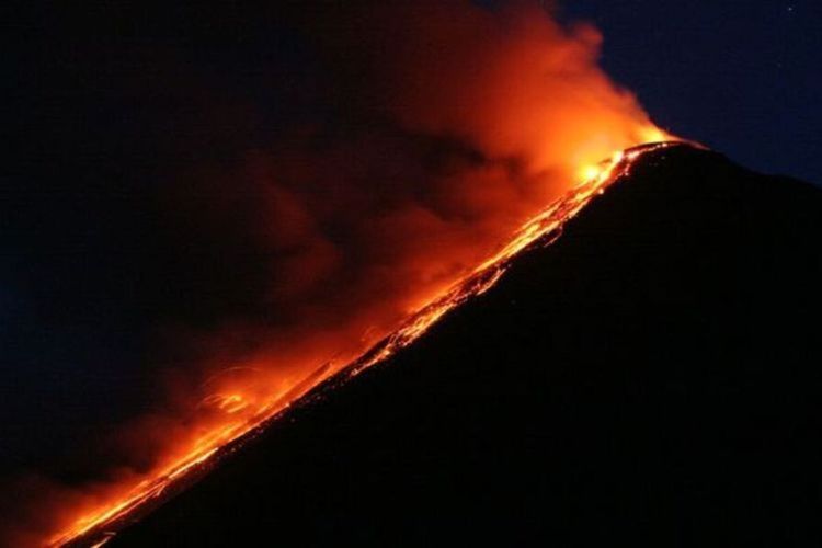 Ilustrasi gunung api